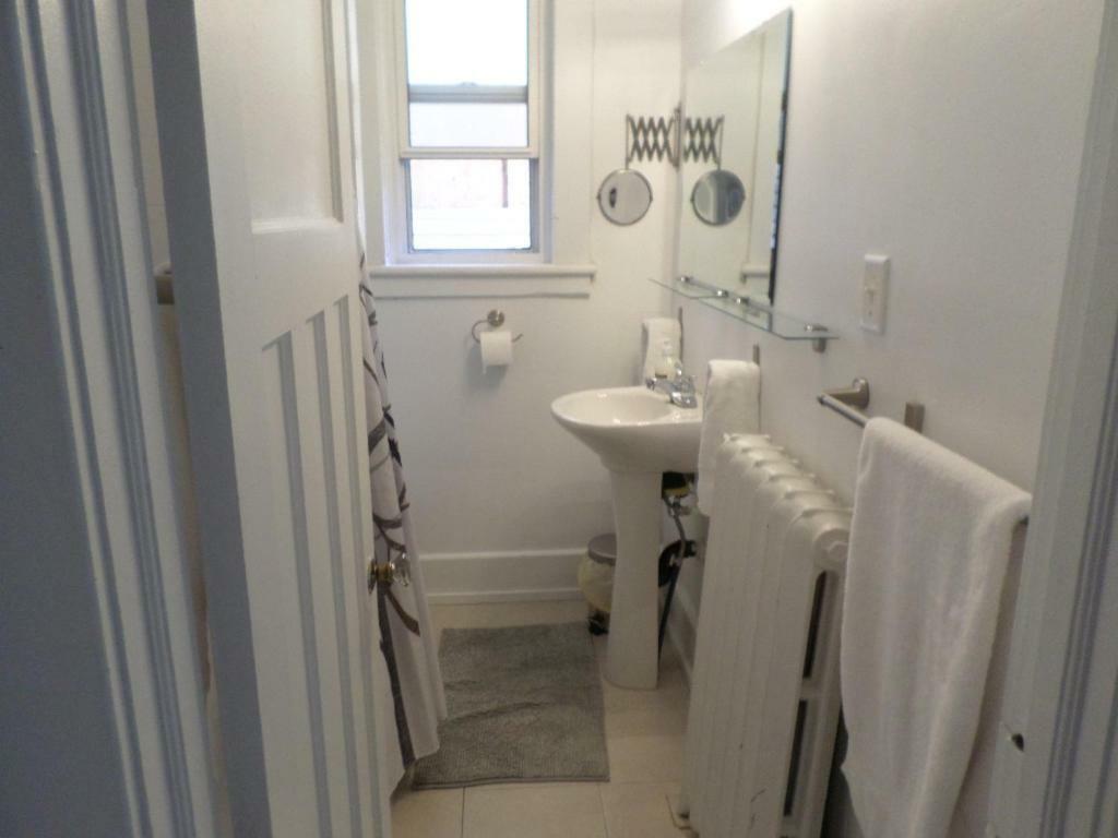 Beautiful, Clean, Quiet 2 Br-In Downtown Ottawa. Parking, Wifi And Netflix Included 아파트 외부 사진